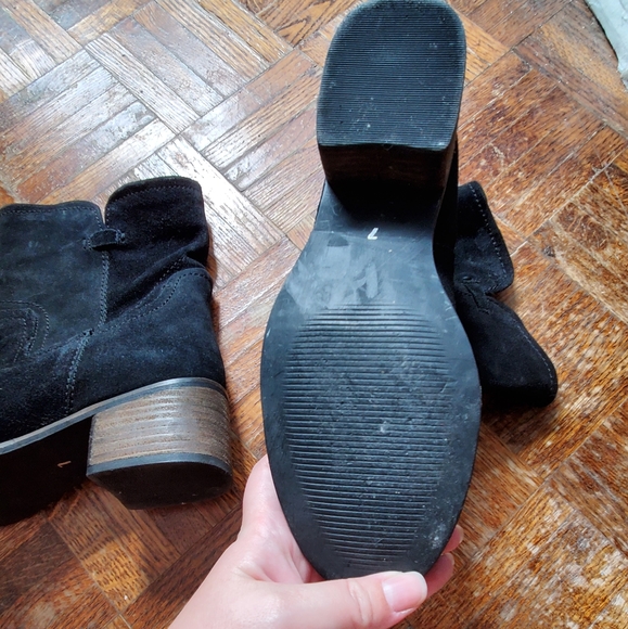 Black suede booties - Picture 4 of 10